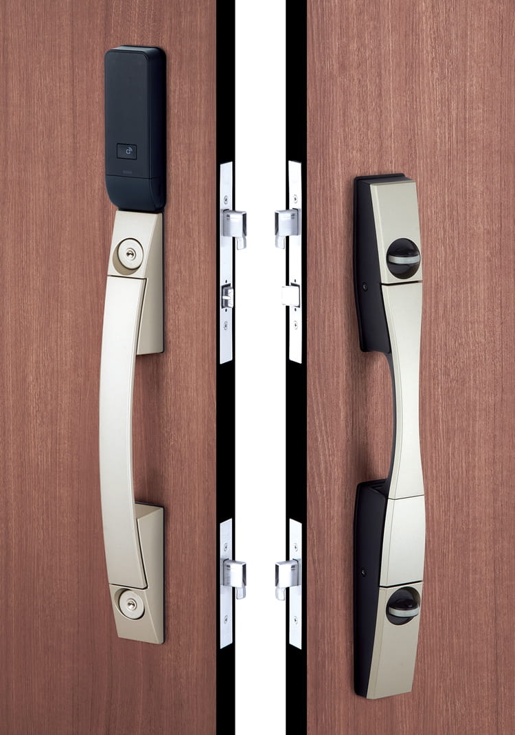 NS_MIWA_.jpg table sitting wooden different row brown group