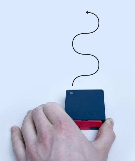 NordicThingy53_getting started_6.2.jpg Hand model doing the snake motion with Thingy:53